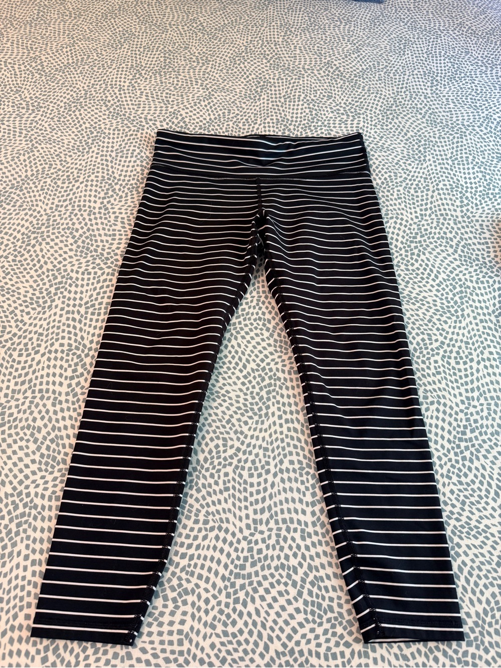 GAP Fit Black White Striped Blackout Technology Leggings Athleisure Womens M